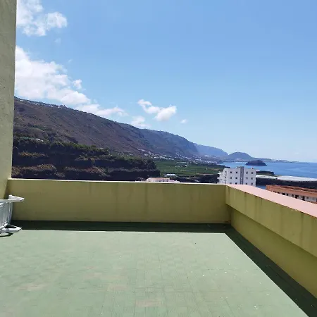Mit Schoener Aussicht Und Terasse Апартаменты *
